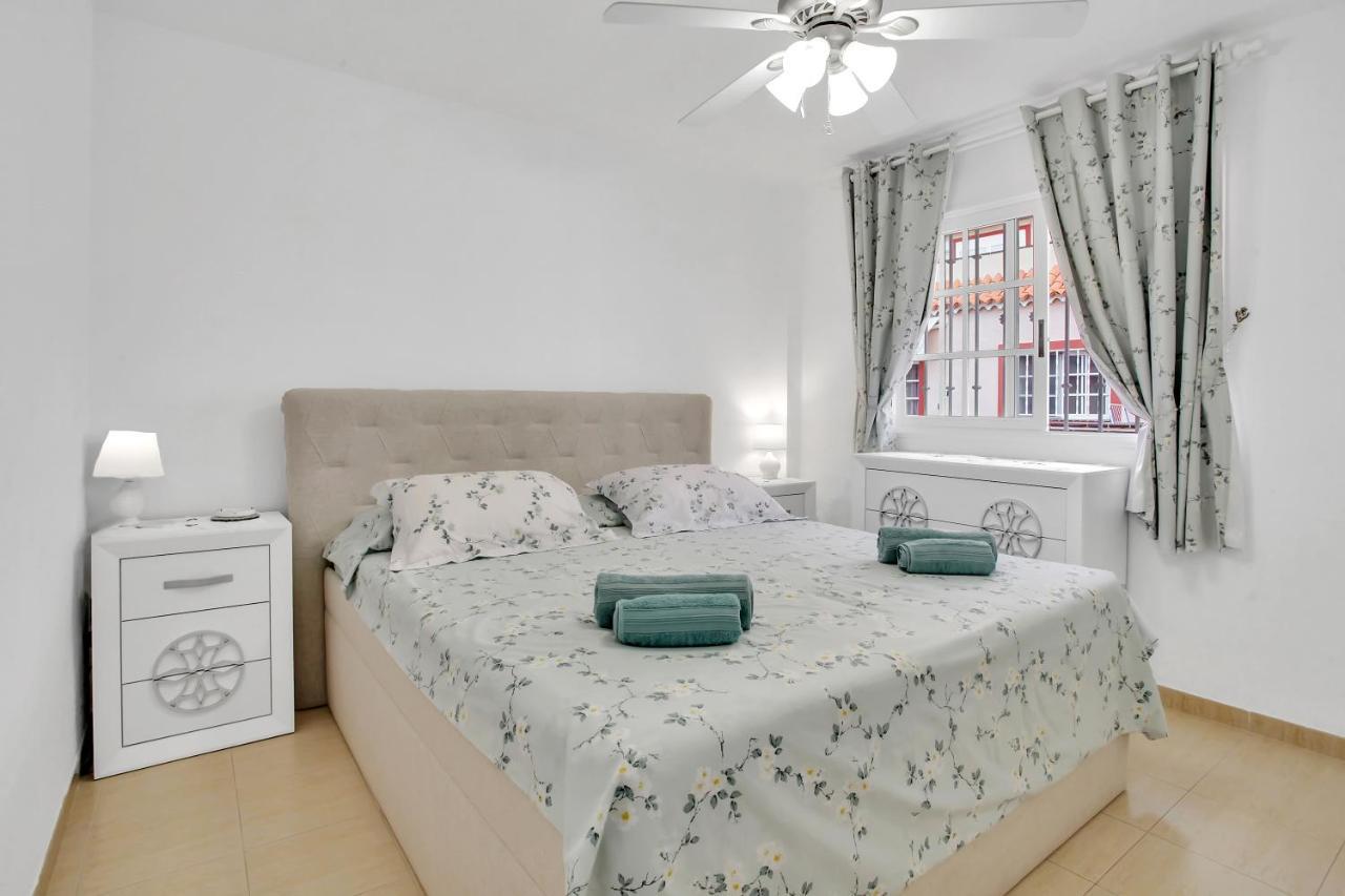 Top Floor, Sea View, Huge Terrace, Heated Pool, Garage Los Cristianos  Eksteriør bilde