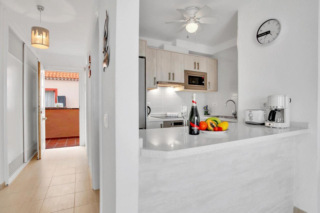 Top Floor, Sea View, Huge Terrace, Heated Pool, Garage Los Cristianos  Eksteriør bilde